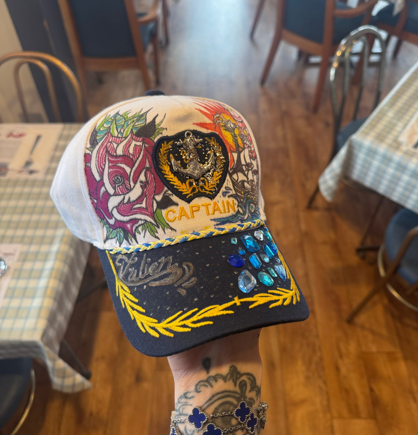Casquette unique ( fait à la main )
