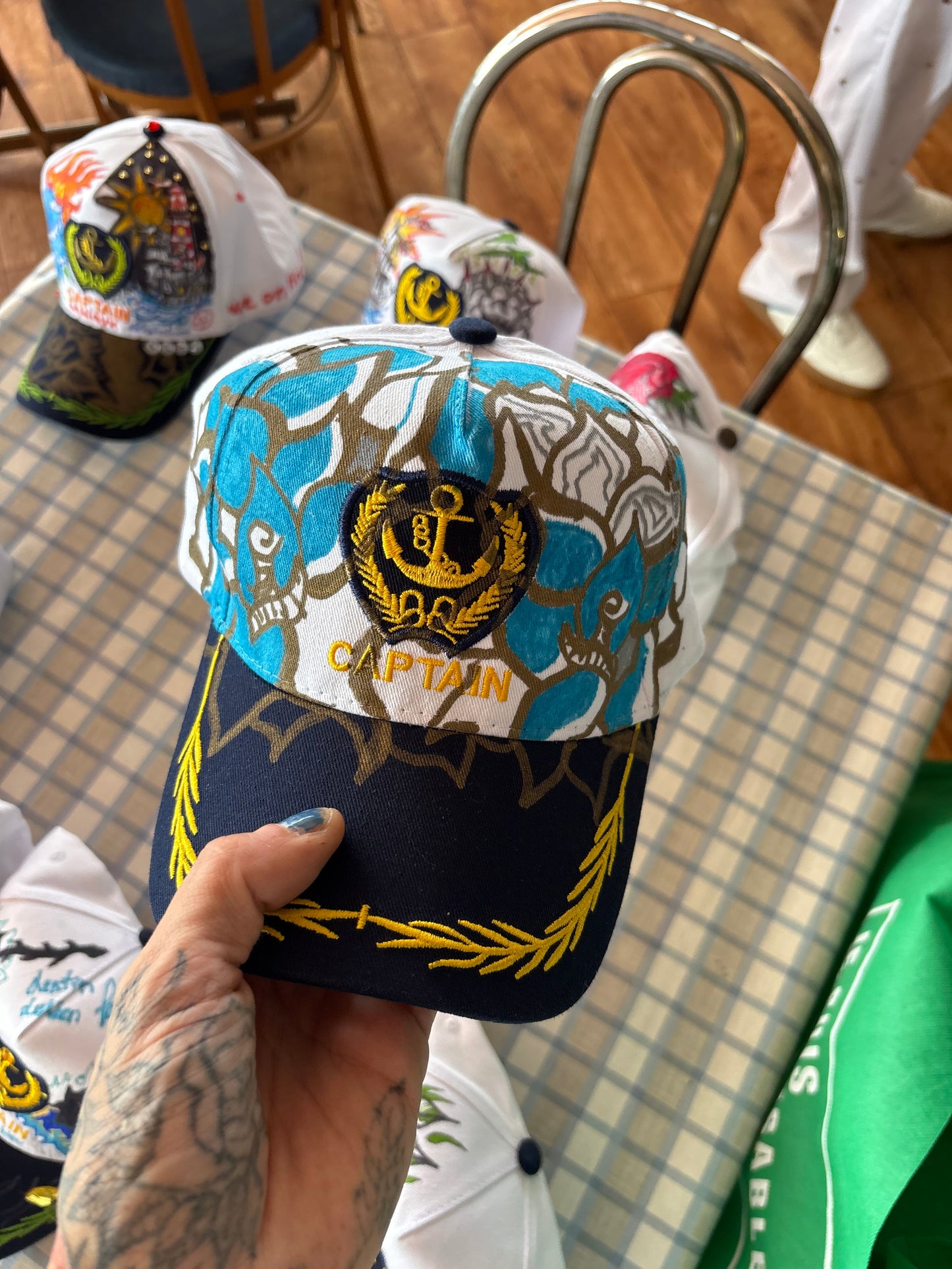 Casquette unique ( fait à la main )
