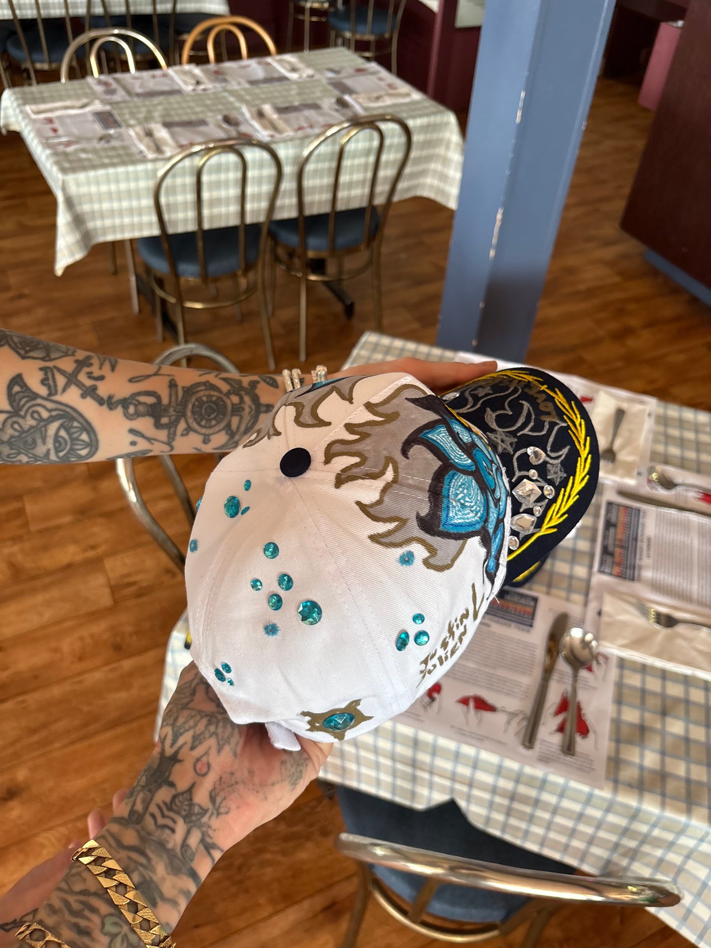 Casquette unique ( fait à la main )