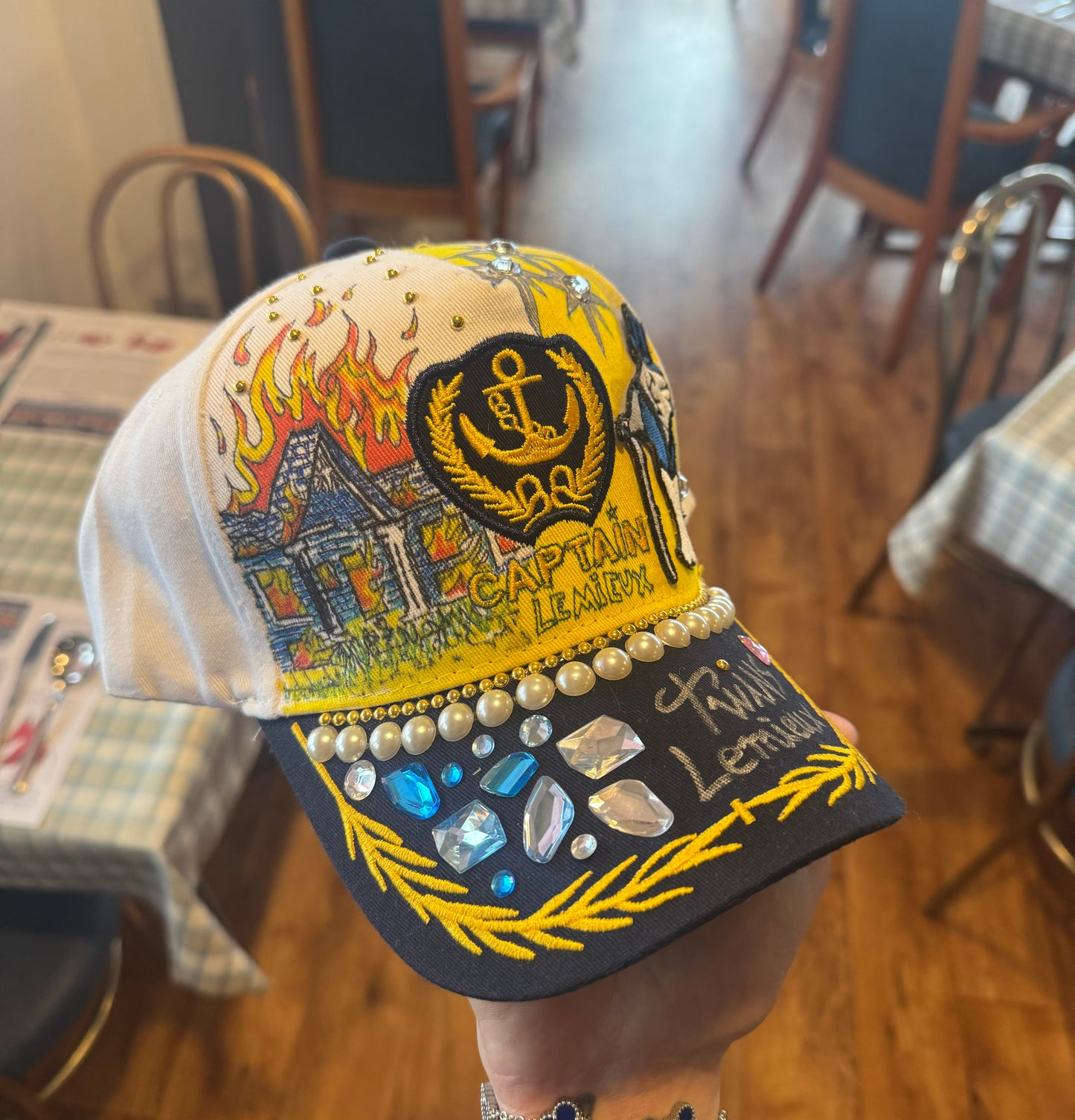 Casquette unique ( fait à la main )