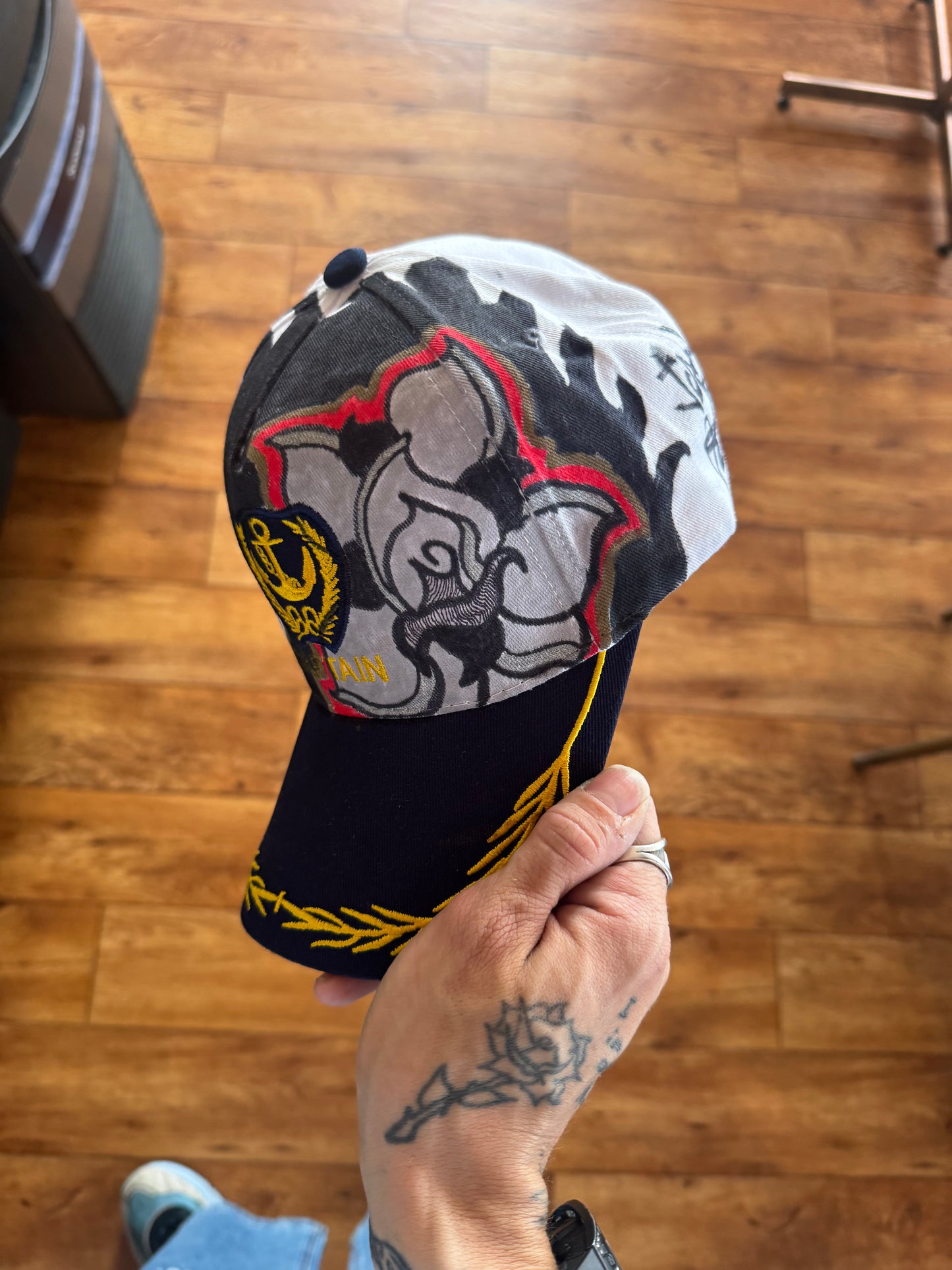 Casquette unique ( fait à la main )