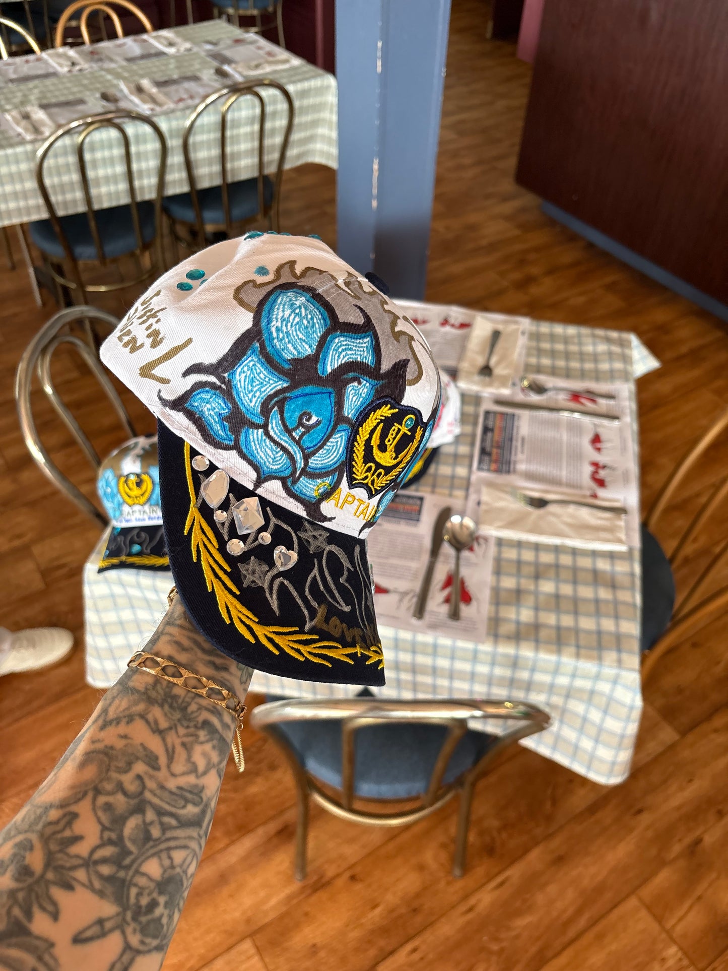 Casquette unique ( fait à la main )