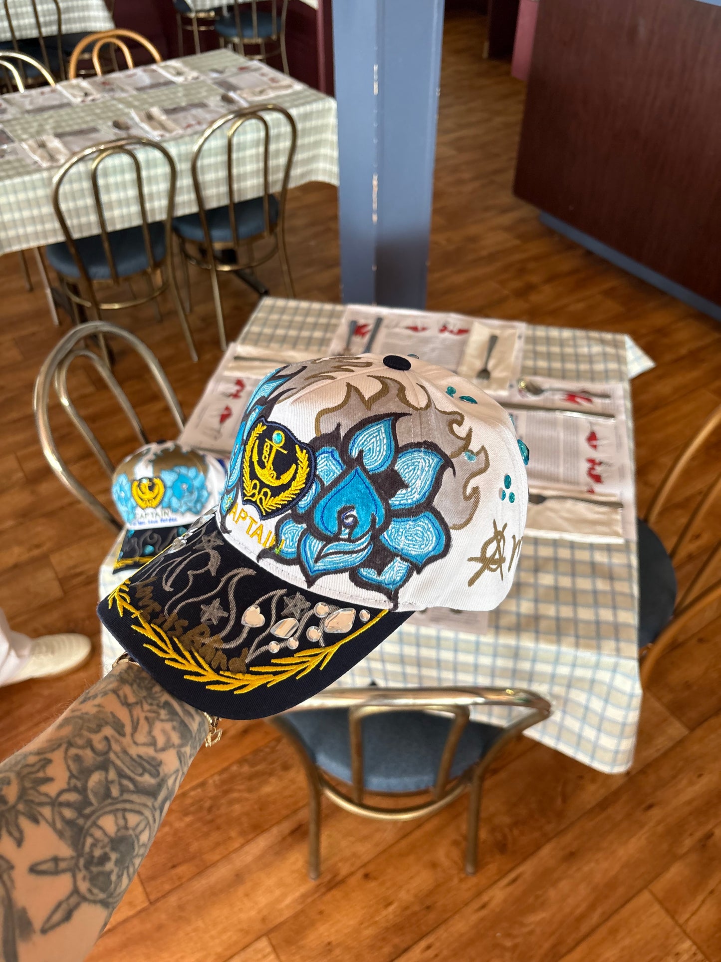 Casquette unique ( fait à la main )