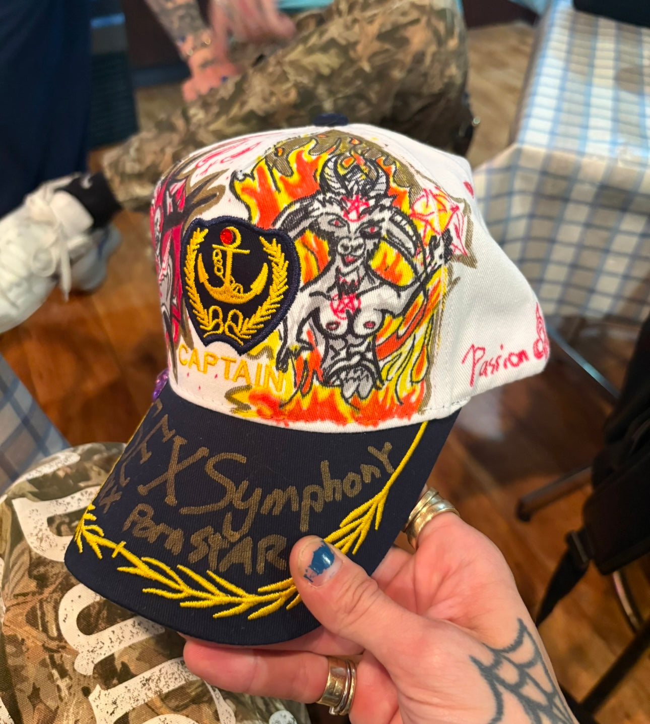 Casquette unique ( fait à la main )