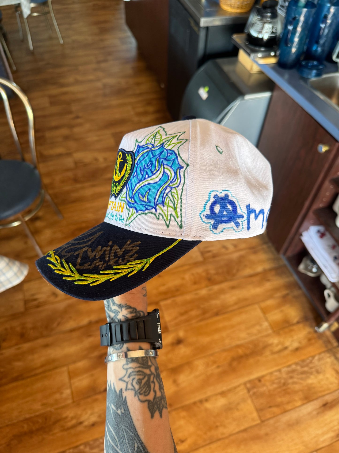 Casquette unique ( fait à la main )