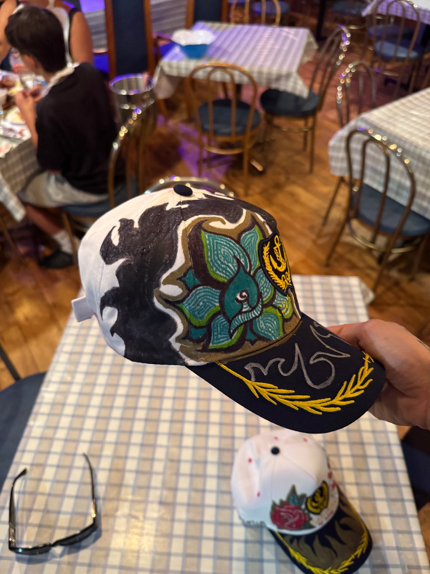Casquette unique ( fait à la main )