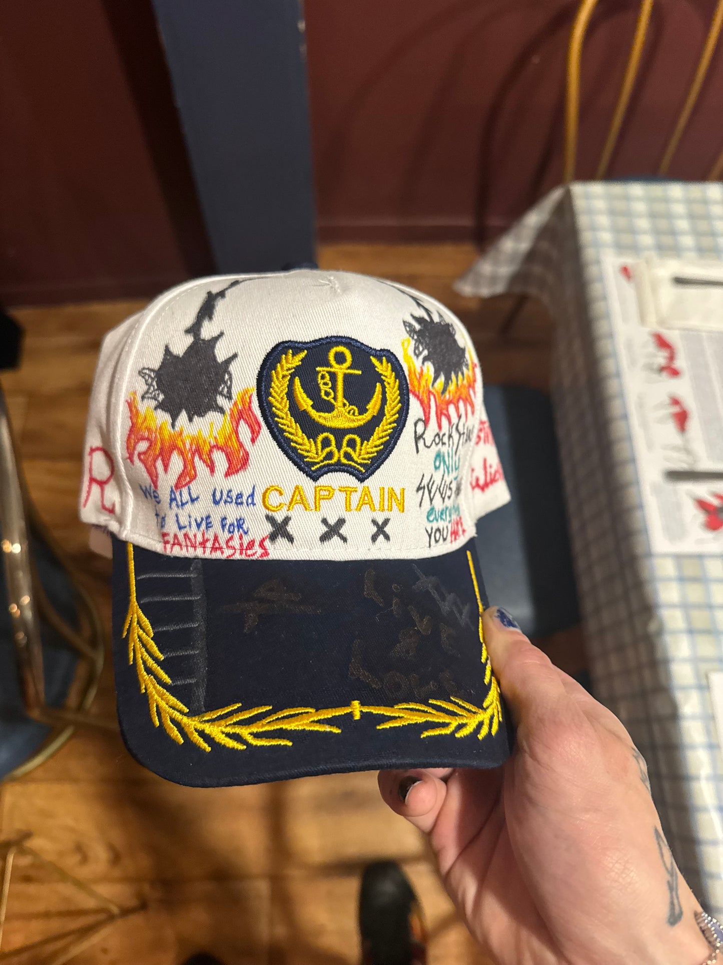 Casquette unique ( fait à la main )