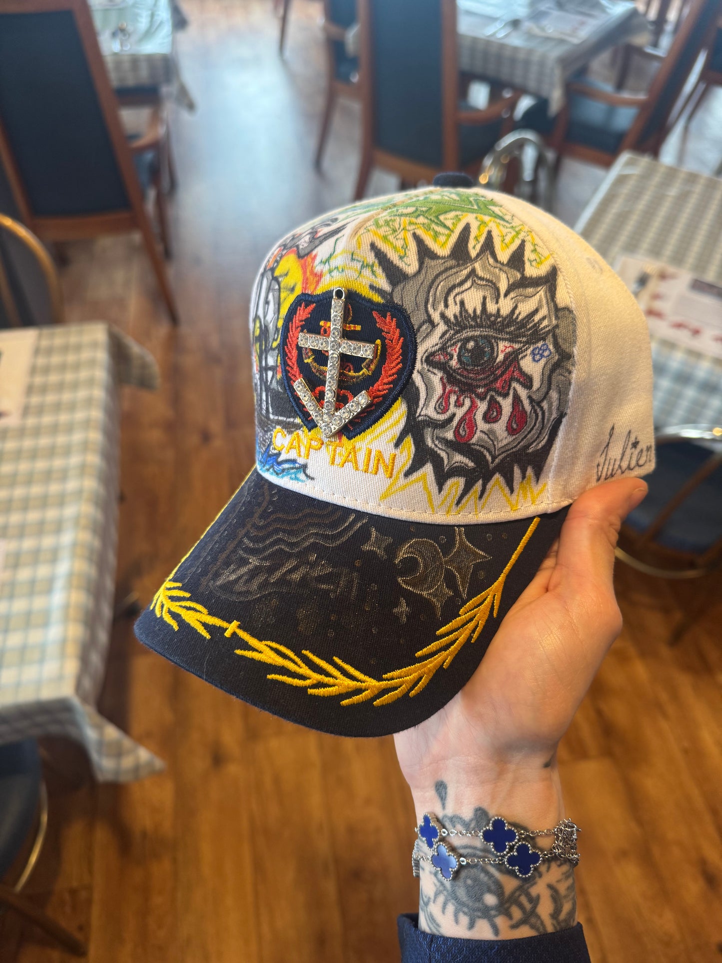 Casquette unique ( fait à la main )
