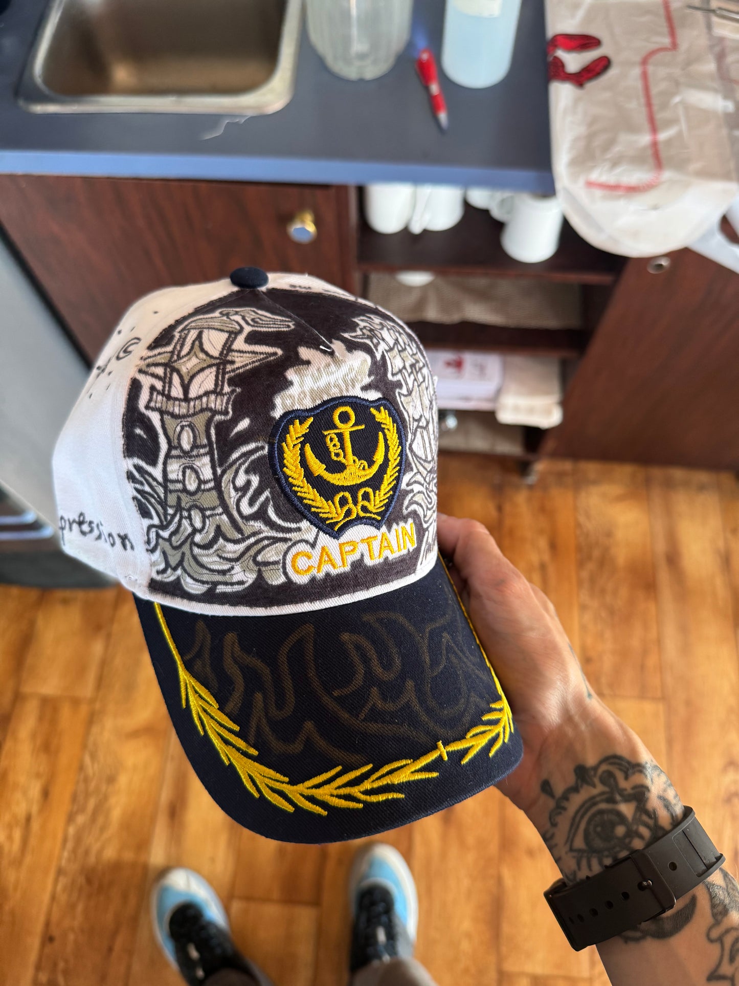 Casquette unique ( fait à la main )