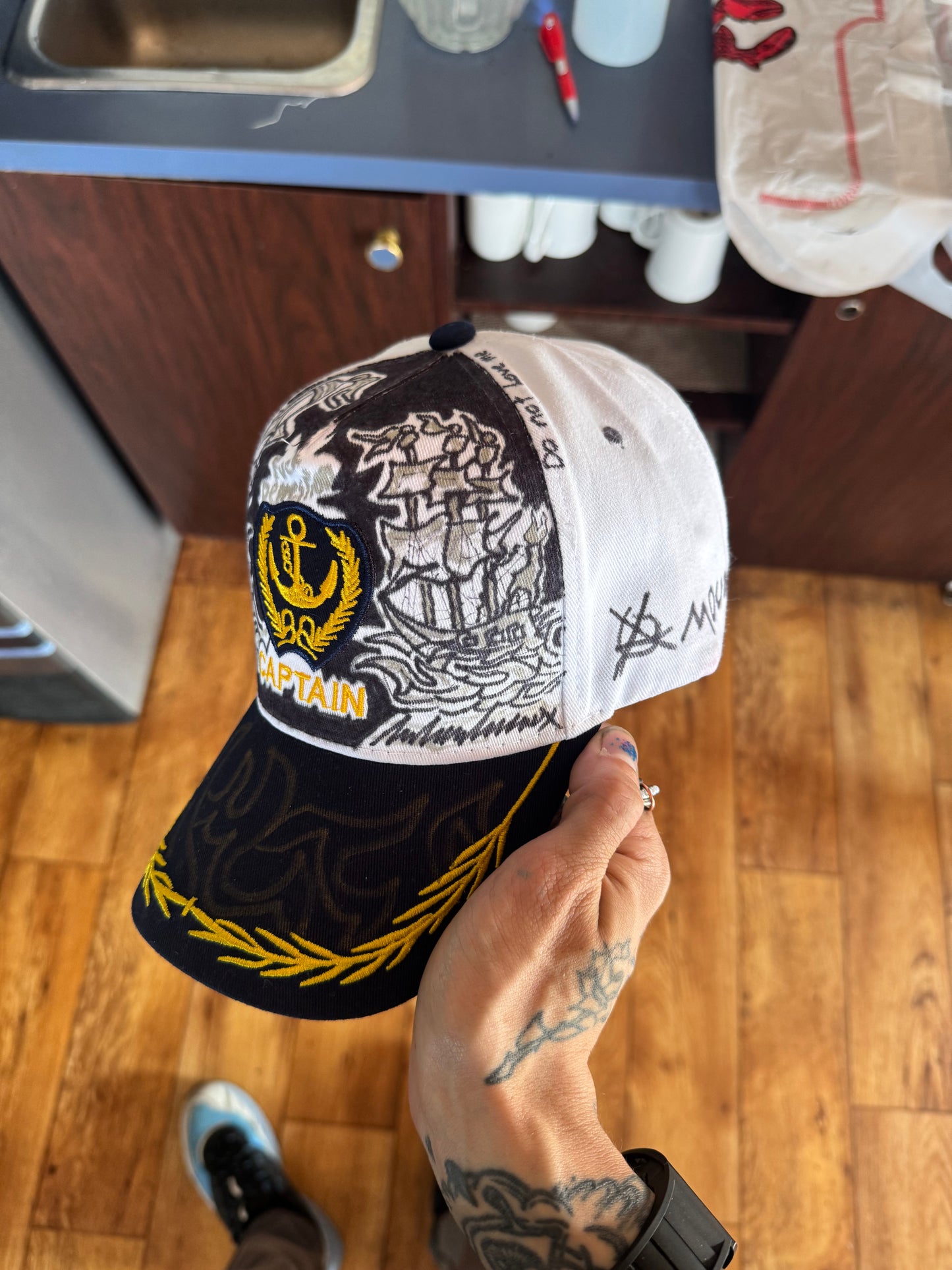 Casquette unique ( fait à la main )