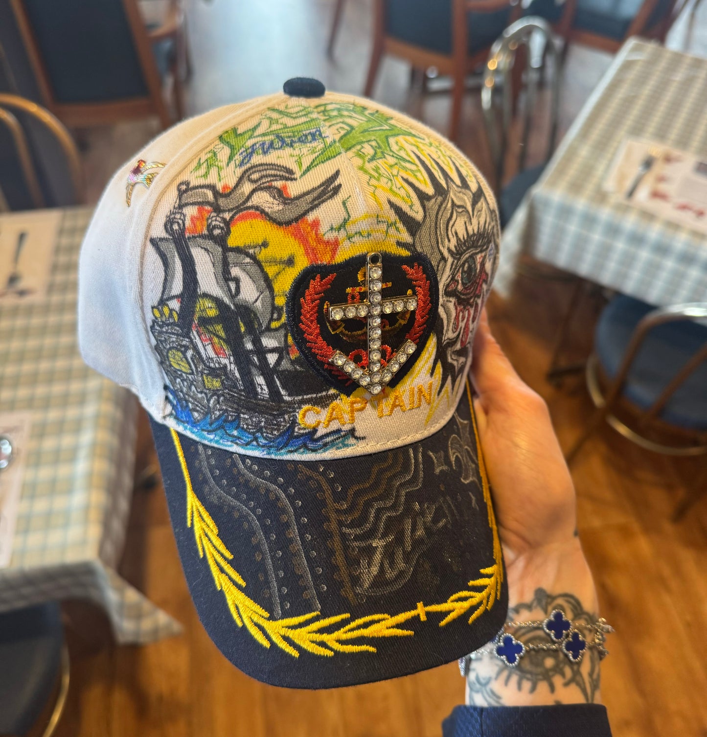 Casquette unique ( fait à la main )