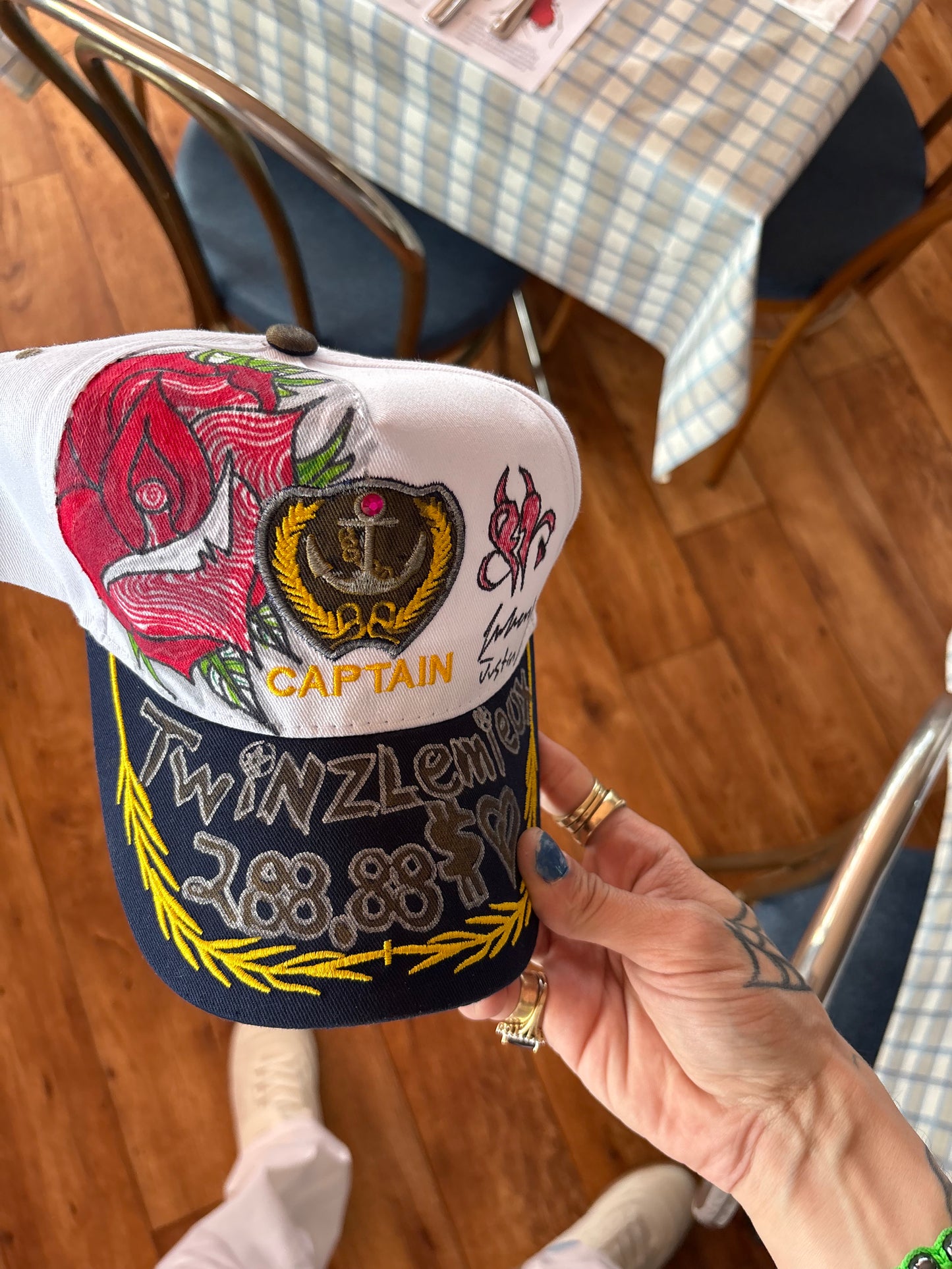 Casquette unique ( fait à la main )