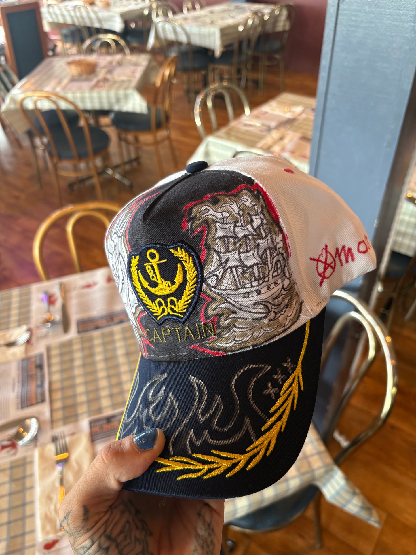 Casquette unique ( fait à la main )
