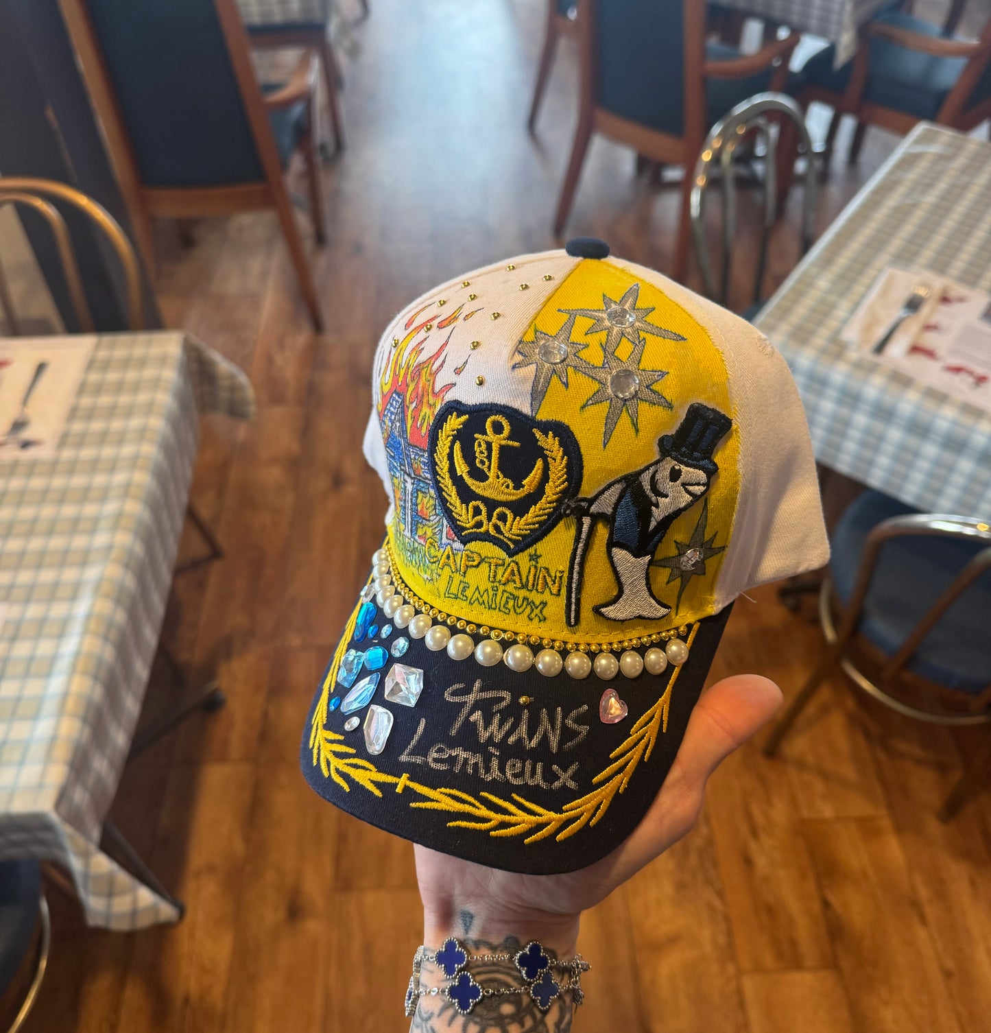 Casquette unique ( fait à la main )