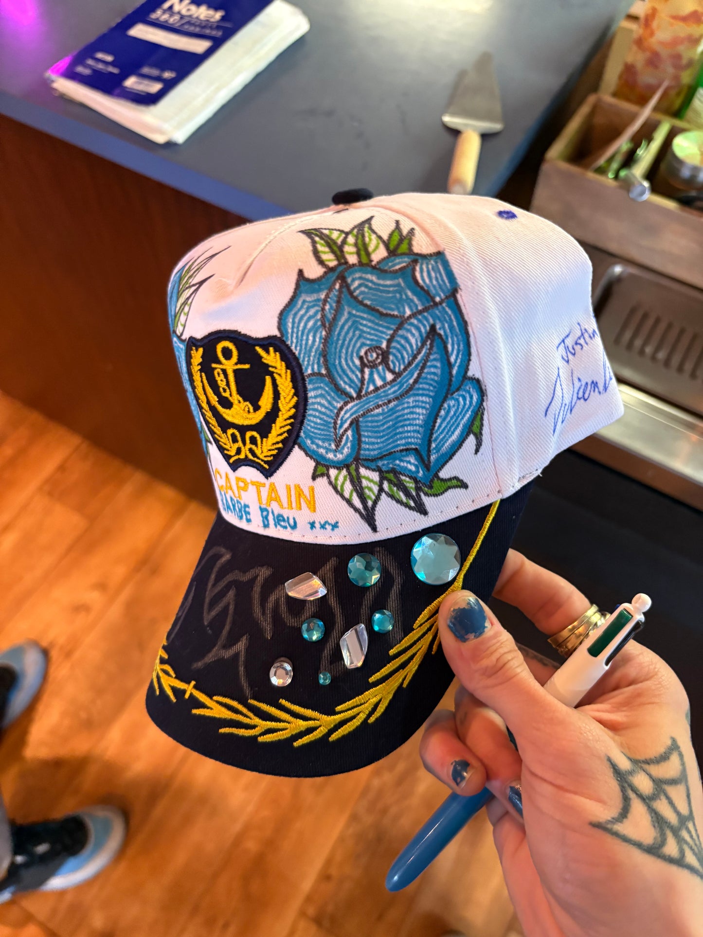 Casquette unique ( fait à la main )