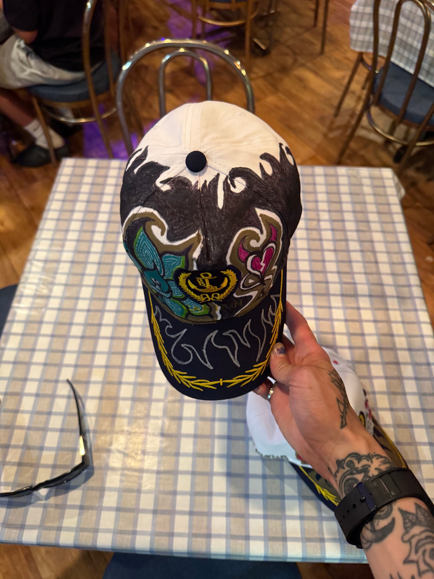 Casquette unique ( fait à la main )