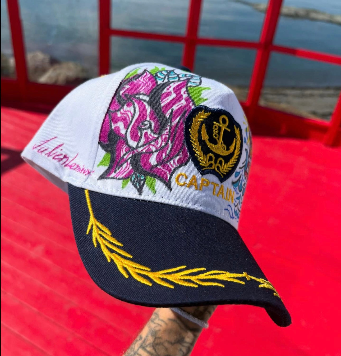 Casquette unique ( fait à la main )