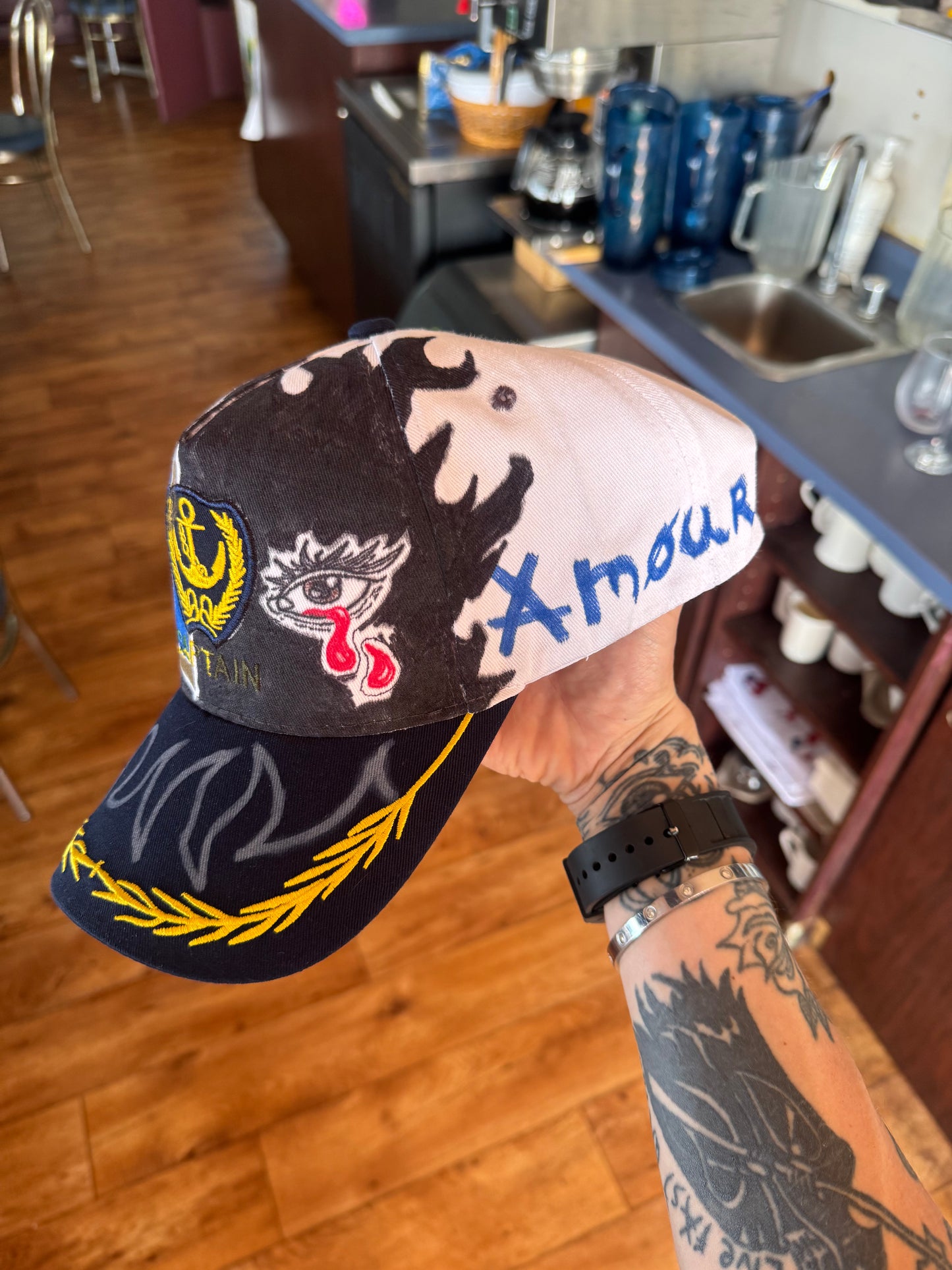 Casquette unique ( fait à la main )