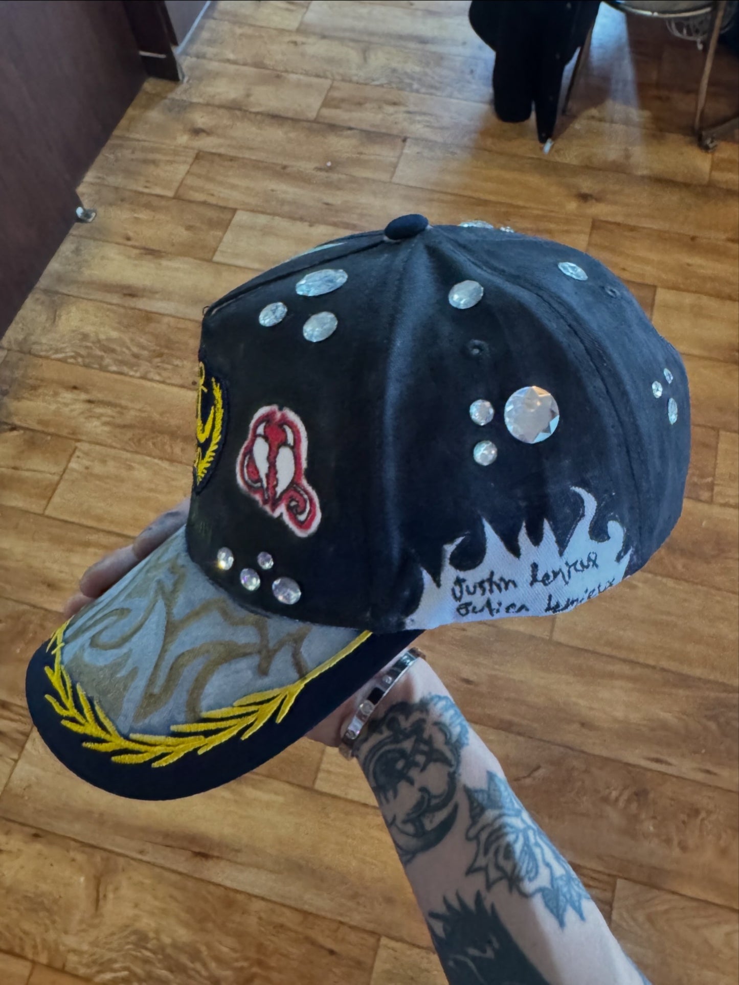 Casquette unique ( fait à la main )